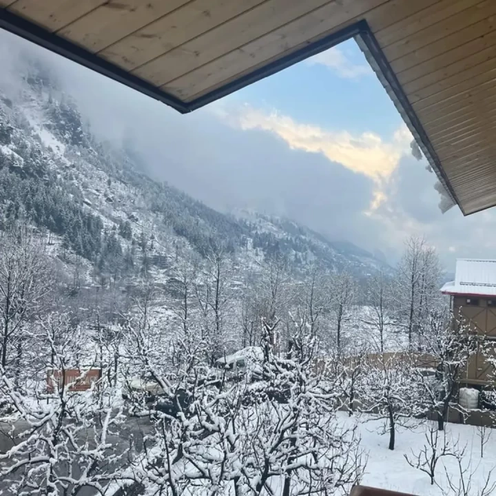 10 Rooms Cottage For Lease in Manali