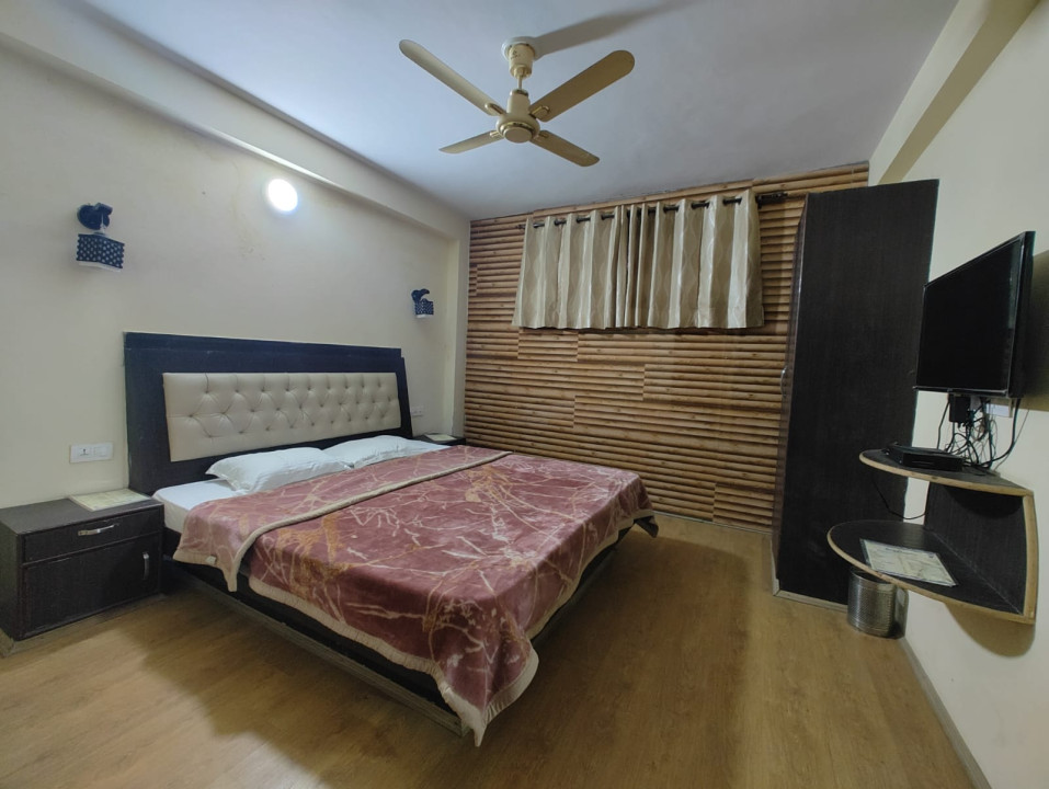 6 Rooms Hotel For Lease in Manali