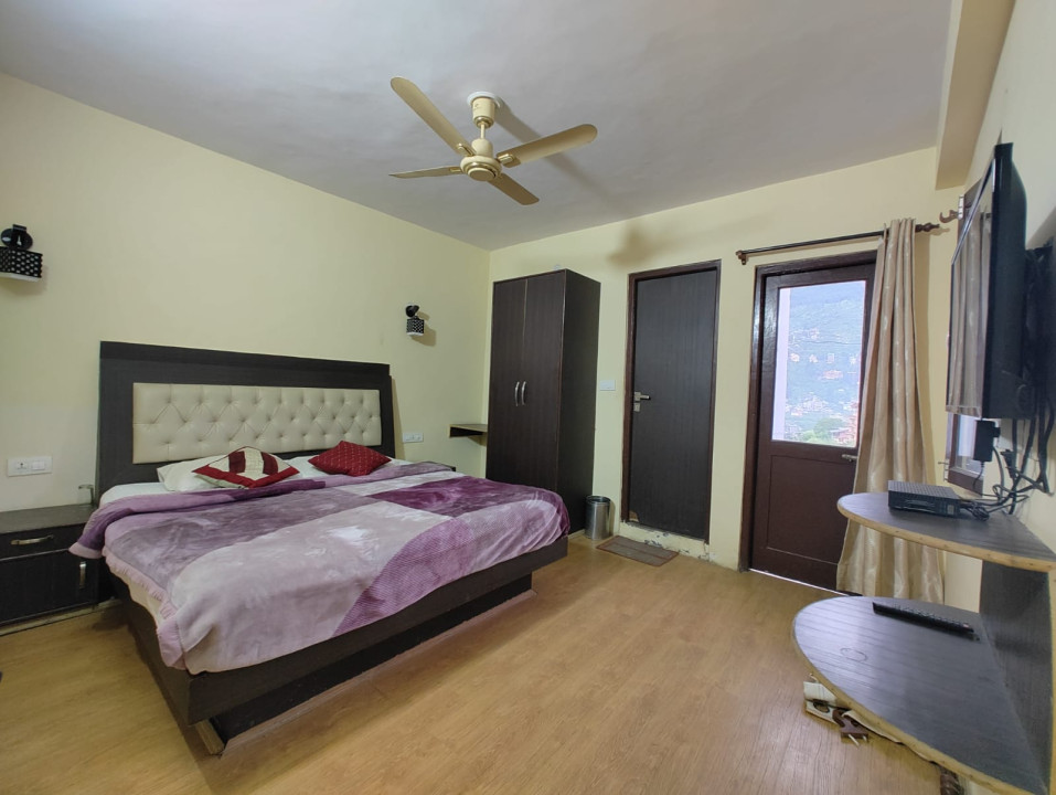 6 Rooms Hotel For Lease in Manali